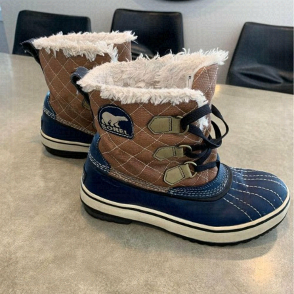 🔵sorel size 6.5. Navy blue leather. Excellent condition!Warm. Waterproof.